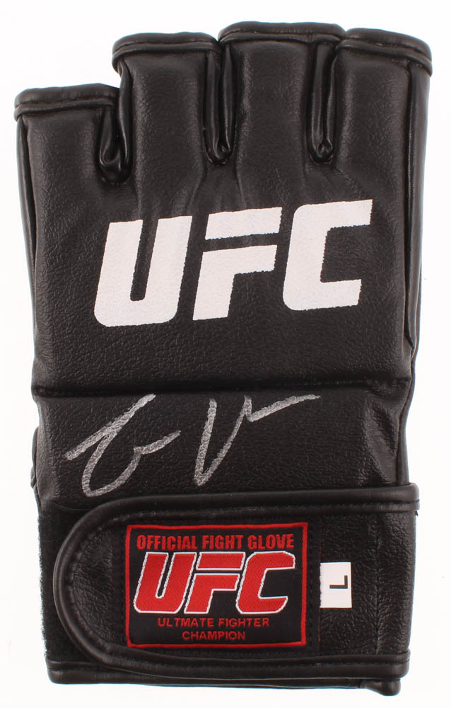 Conor McGregor Signed UFC Glove (Beckett COA) at PristineAuction.com Conor McGregor Signed UFC Glove (Beckett COA) at PristineAuction.com