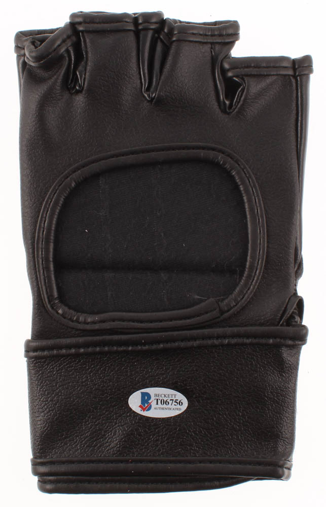 Conor McGregor Signed UFC Glove (Beckett COA) at PristineAuction.com Conor McGregor Signed UFC Glove (Beckett COA) at PristineAuction.com