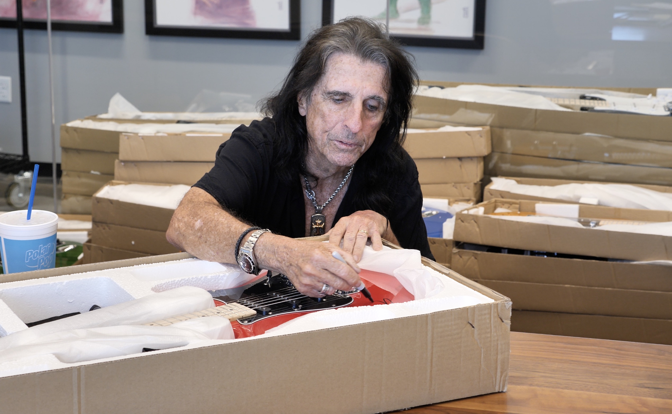 Alice Cooper Signed Full-Size Electric Guitar (JSA COA) at PristineAuction.com Alice Cooper Signed Full-Size Electric Guitar (JSA COA) at PristineAuction.com