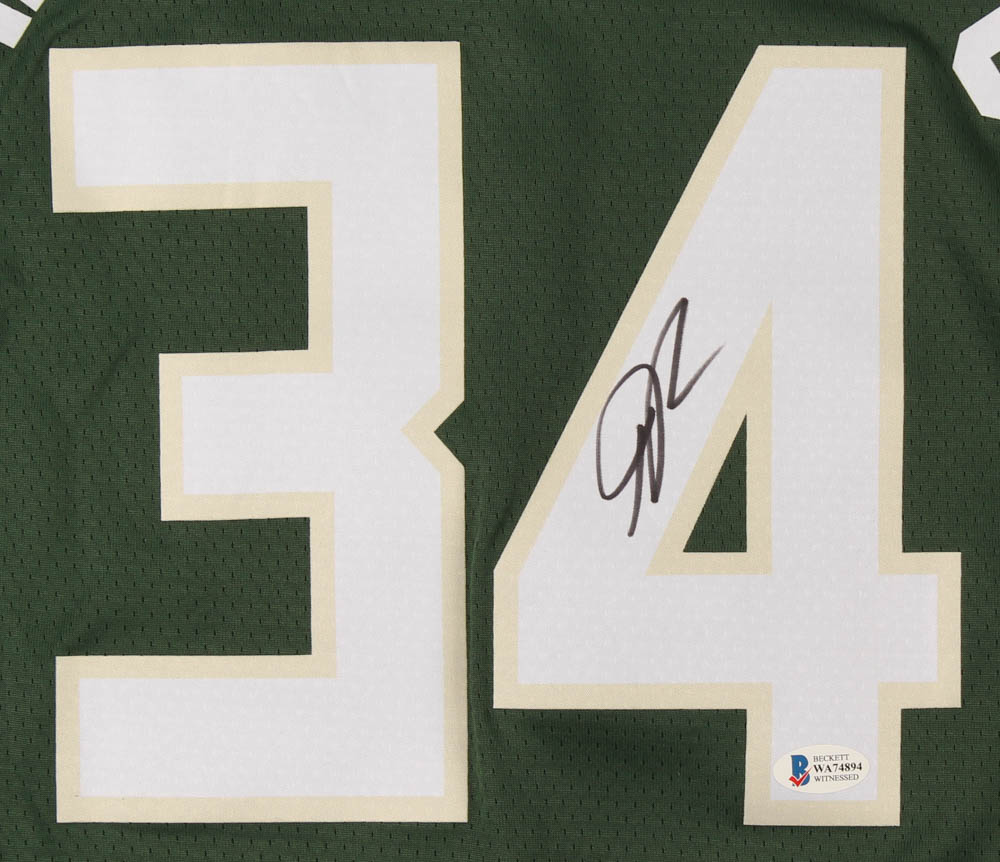 Giannis Antetokounmpo Signed Bucks Nike Jersey (Beckett COA) at PristineAuction.com Giannis Antetokounmpo Signed Bucks Nike Jersey (Beckett COA) at PristineAuction.com