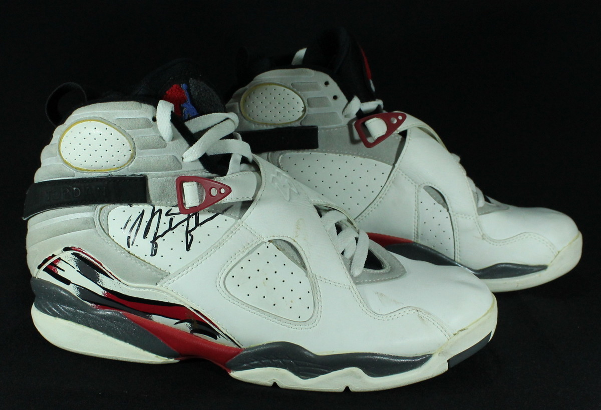 Michael Jordan 1992-93 Game-Used Nike Air Jordan Shoes (Grey Flannel LOA) at PristineAuction.com Michael Jordan 1992-93 Game-Used Nike Air Jordan Shoes (Grey Flannel LOA) at PristineAuction.com