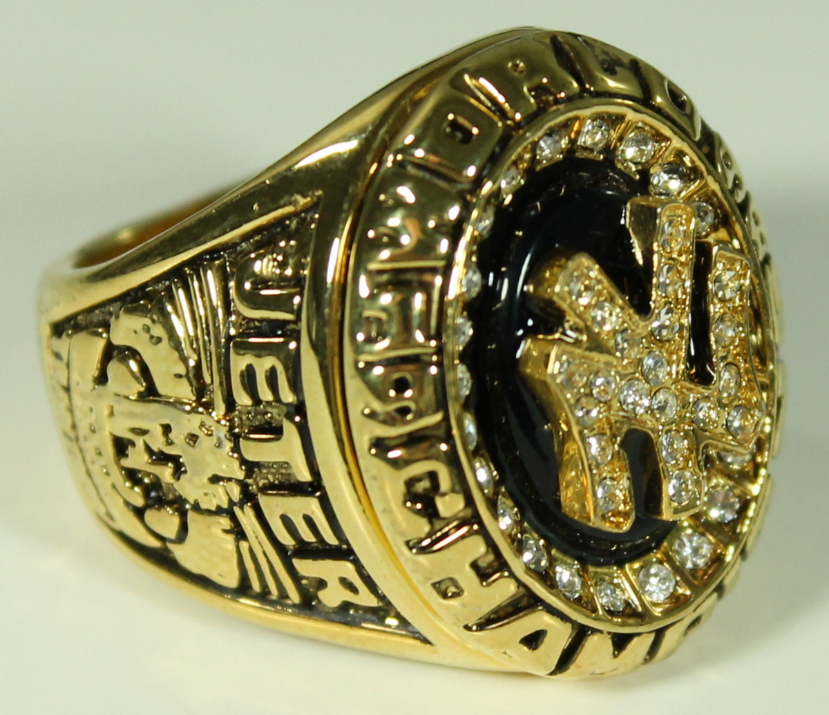 Derek Jeter Yankees High Quality Replica 1998 World Series Ring at PristineAuction.com Derek Jeter Yankees High Quality Replica 1998 World Series Ring at PristineAuction.com