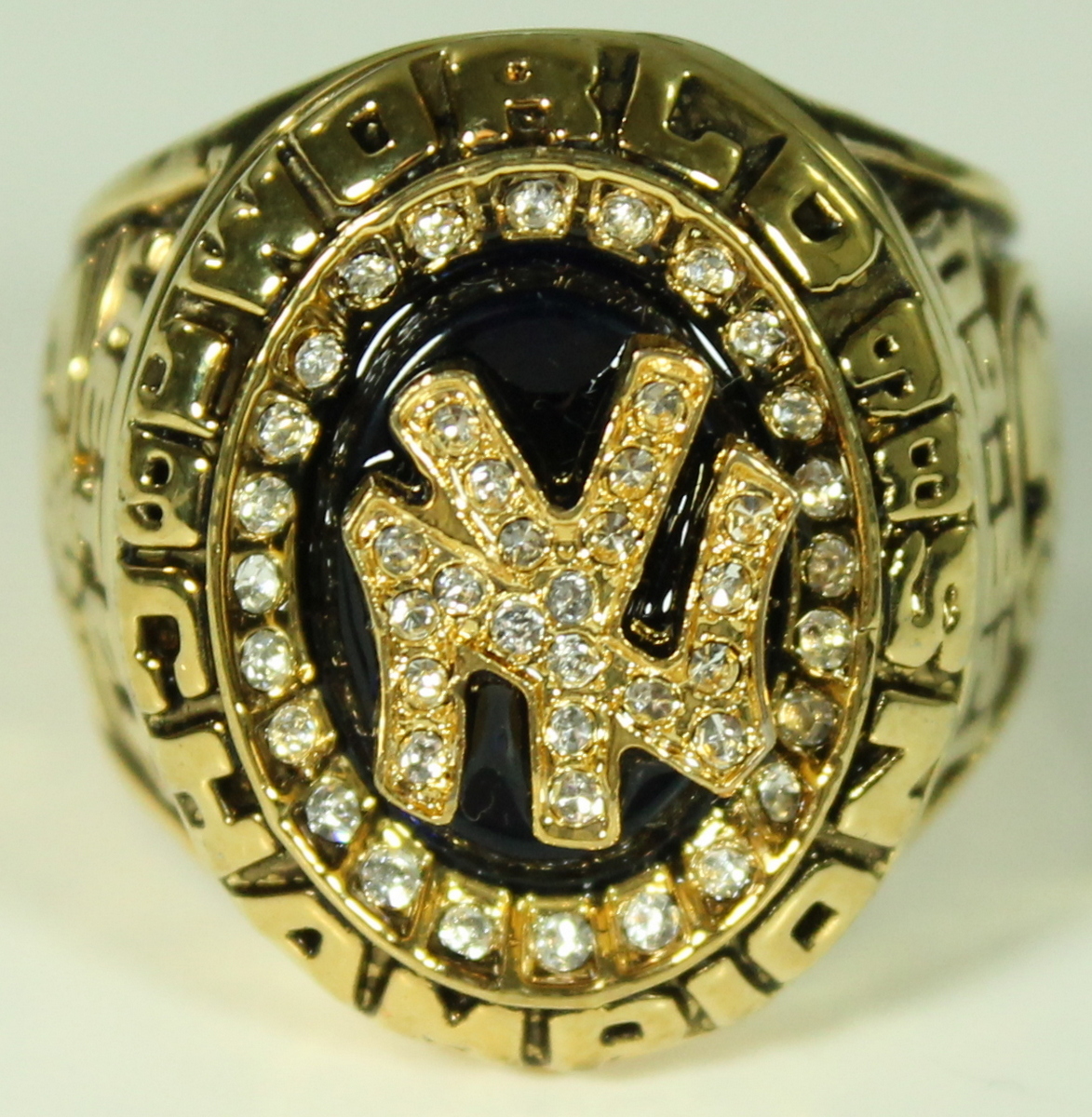 Derek Jeter Yankees High Quality Replica 1998 World Series Ring at PristineAuction.com Derek Jeter Yankees High Quality Replica 1998 World Series Ring at PristineAuction.com