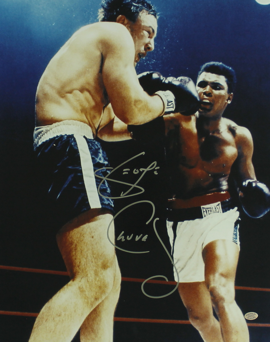 George Chuvalo Signed 16x20 Photo vs. Muhammad Ali (SOP COA) at PristineAuction.com George Chuvalo Signed 16x20 Photo vs. Muhammad Ali (SOP COA) at PristineAuction.com