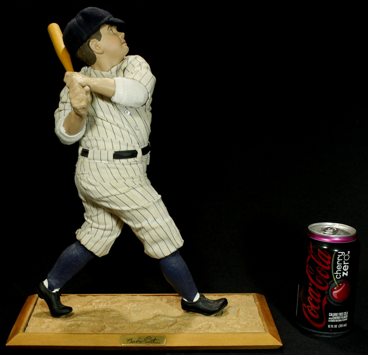 Babe Ruth 14" Ashton-Drake "Legends Series" LE Yankees Sculpture with Base at PristineAuction.com Babe Ruth 14" Ashton-Drake "Legends Series" LE Yankees Sculpture with Base at PristineAuction.com