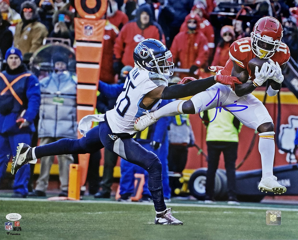 Tyreek Hill Signed Chiefs 16x20 Photo (JSA COA) at PristineAuction.com Tyreek Hill Signed Chiefs 16x20 Photo (JSA COA) at PristineAuction.com