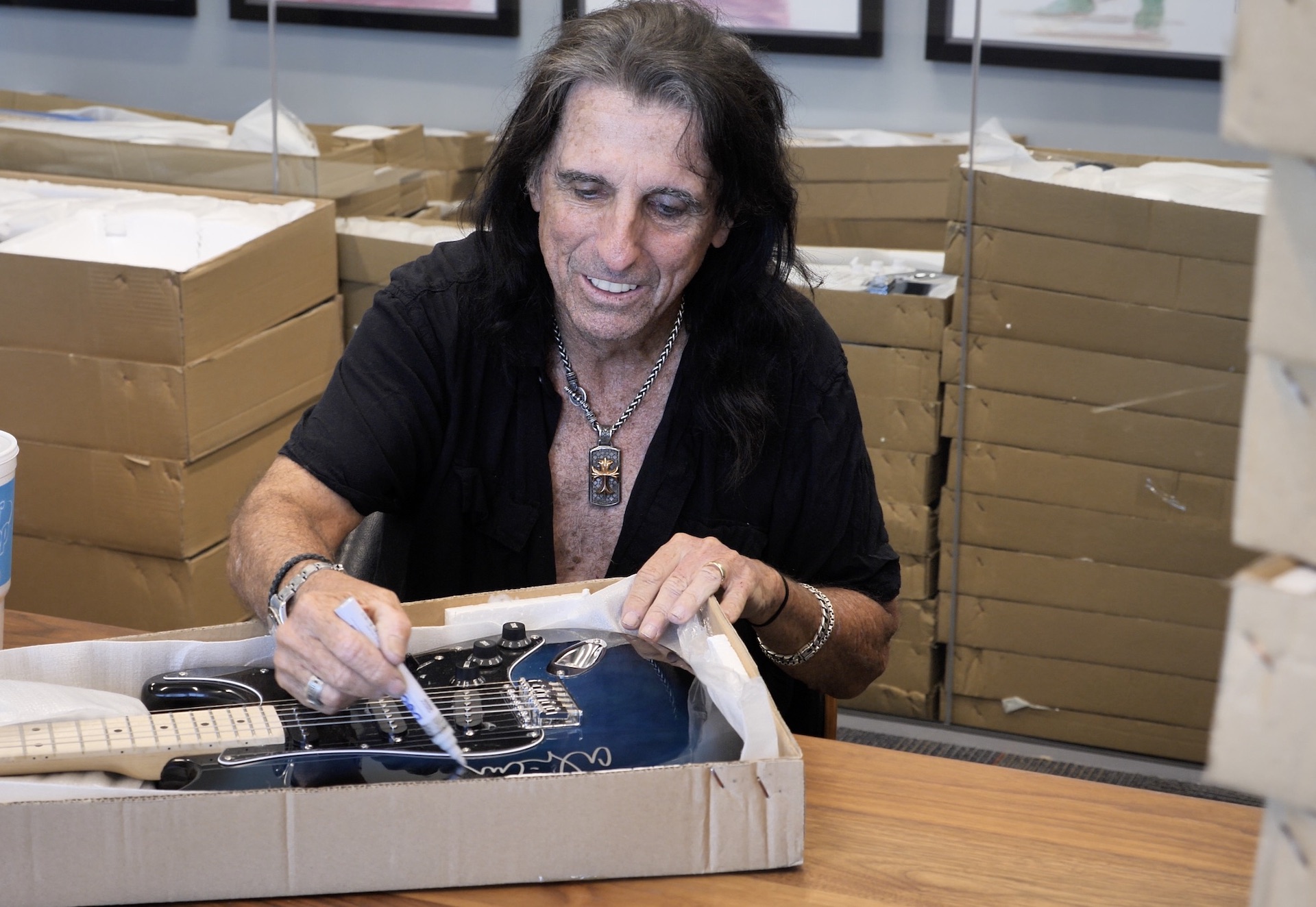 Alice Cooper Signed "Greatest Hits" Vinyl Record Album (JSA COA) at PristineAuction.com Alice Cooper Signed "Greatest Hits" Vinyl Record Album (JSA COA) at PristineAuction.com