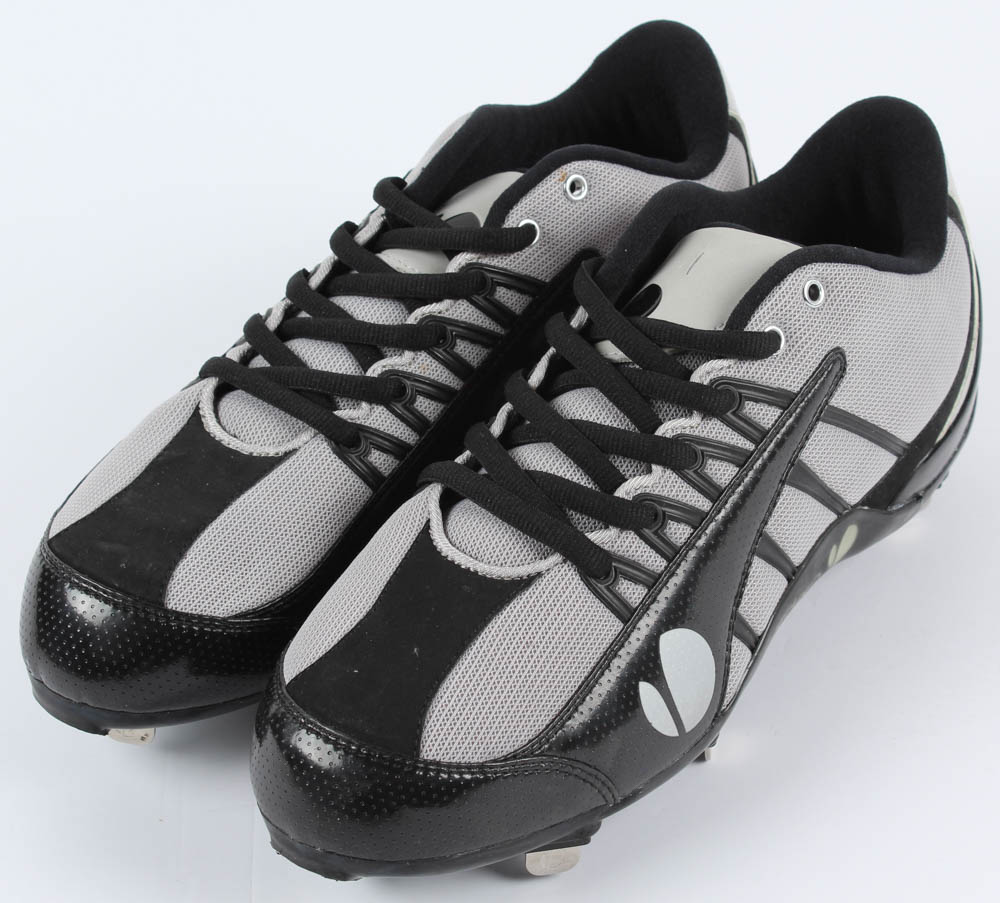 Ivan Rodriguez Pair of (2) Game Issued Verdero Baseball Cleats (Rodriguez COA) at PristineAuction.com Ivan Rodriguez Pair of (2) Game Issued Verdero Baseball Cleats (Rodriguez COA) at PristineAuction.com