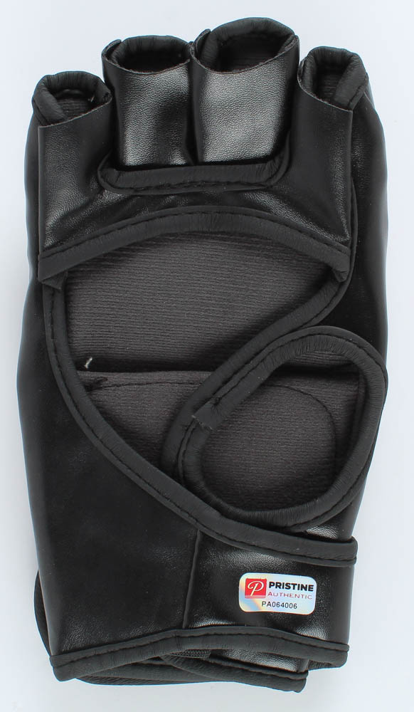 Royce Gracie Signed UFC Glove Inscribed "HOF 2003" (PA COA) at PristineAuction.com Royce Gracie Signed UFC Glove Inscribed "HOF 2003" (PA COA) at PristineAuction.com