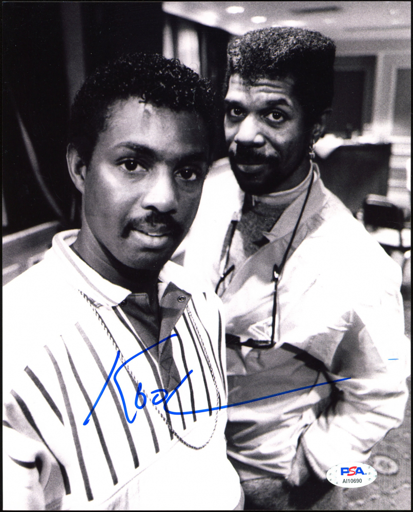 Robert “Kool” Bell Signed 8x10 Photo (PSA Hologram) | Pristine Auction