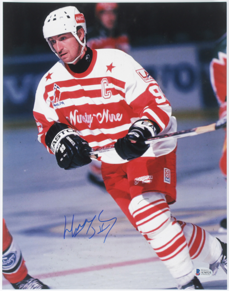 Wayne Gretzky Signed 11x14 Photo (Beckett LOA) at PristineAuction.com Wayne Gretzky Signed 11x14 Photo (Beckett LOA) at PristineAuction.com