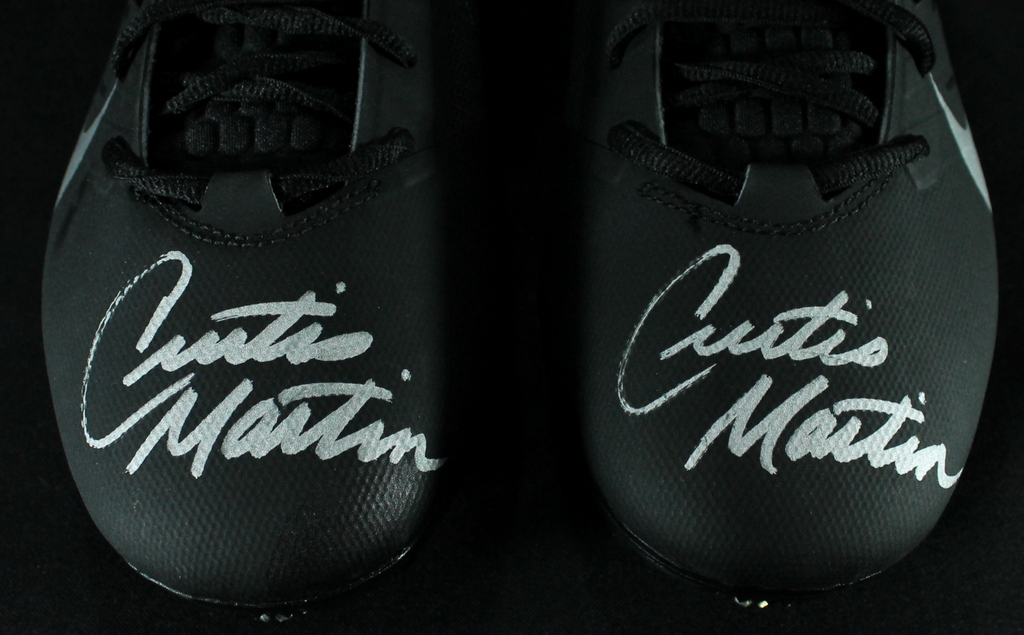 Curtis Martin Signed Alpha Talon Elite Nike Cleats (JSA COA) at PristineAuction.com Curtis Martin Signed Alpha Talon Elite Nike Cleats (JSA COA) at PristineAuction.com