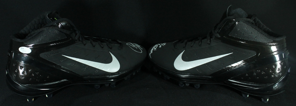 Curtis Martin Signed Alpha Talon Elite Nike Cleats (JSA COA) at PristineAuction.com Curtis Martin Signed Alpha Talon Elite Nike Cleats (JSA COA) at PristineAuction.com