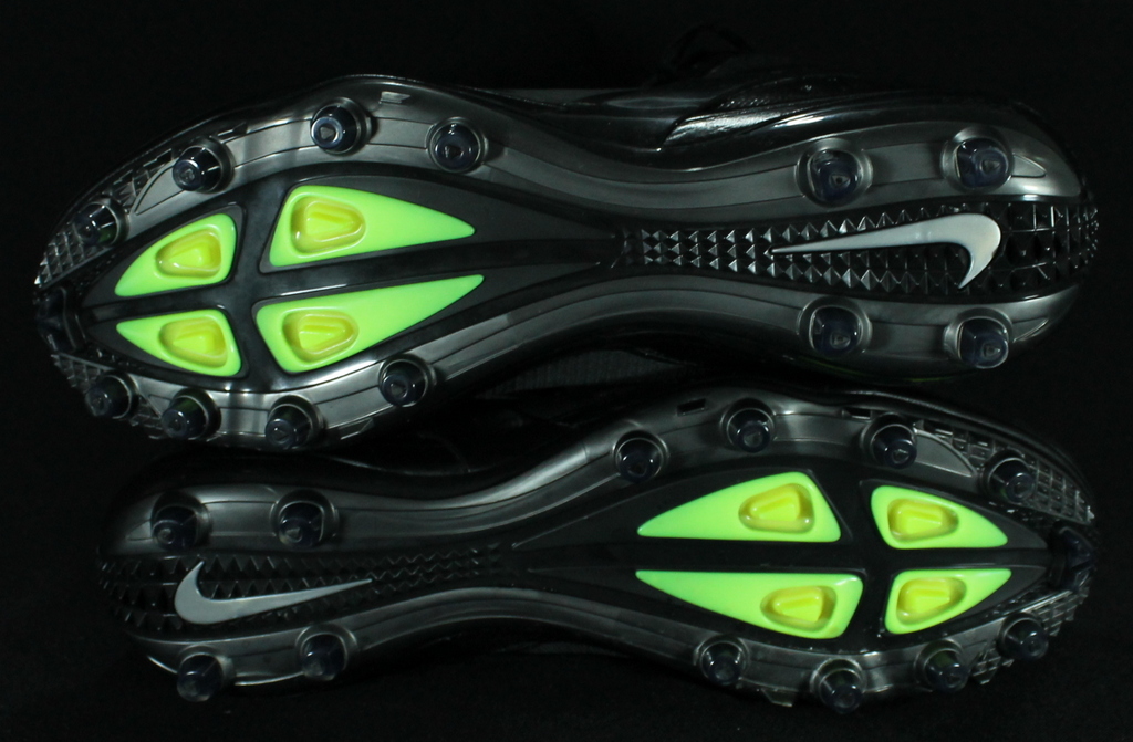 Curtis Martin Signed Alpha Talon Elite Nike Cleats (JSA COA) at PristineAuction.com Curtis Martin Signed Alpha Talon Elite Nike Cleats (JSA COA) at PristineAuction.com