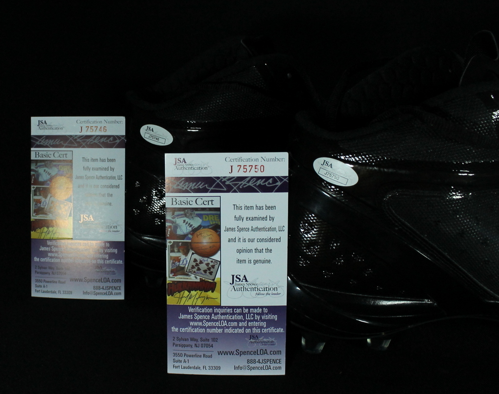 Curtis Martin Signed Alpha Talon Elite Nike Cleats (JSA COA) at PristineAuction.com Curtis Martin Signed Alpha Talon Elite Nike Cleats (JSA COA) at PristineAuction.com