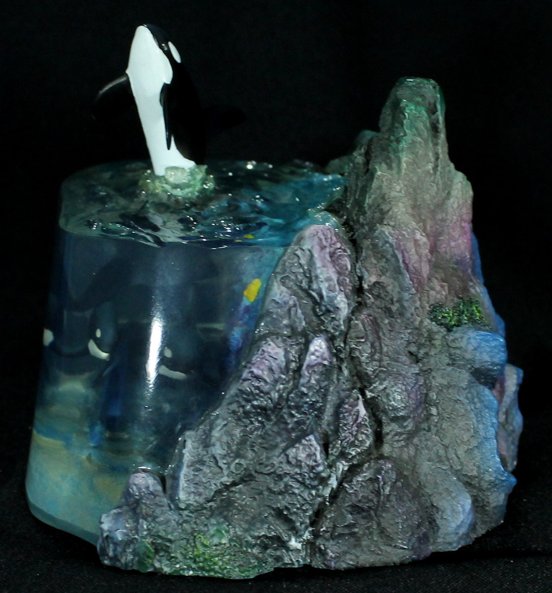 Dakin Artist Coll Wyland "Amazing Orcas" Figure at PristineAuction.com Dakin Artist Coll Wyland "Amazing Orcas" Figure at PristineAuction.com