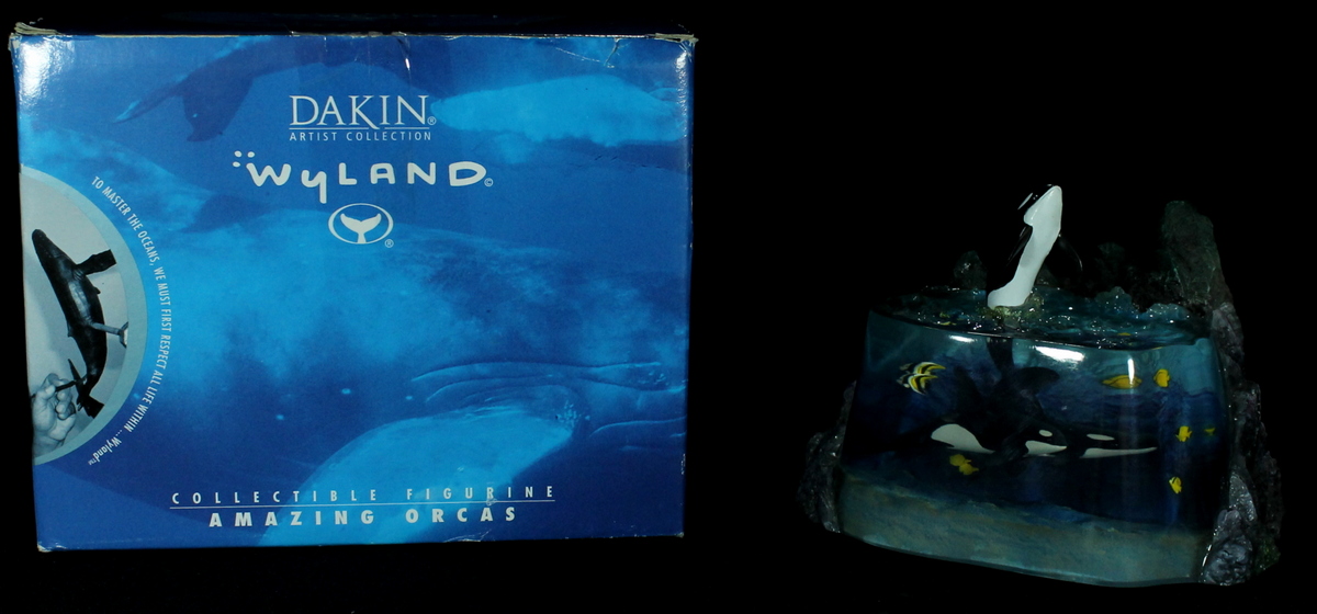 Dakin Artist Coll Wyland "Amazing Orcas" Figure at PristineAuction.com Dakin Artist Coll Wyland "Amazing Orcas" Figure at PristineAuction.com