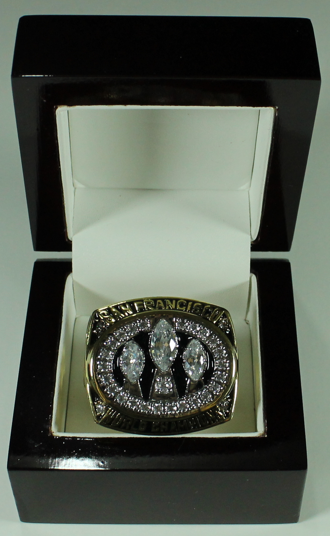 Joe Montana San Francisco 49ers High Quality Replica 1988 Super Bowl XXIII Ring with Cherry Wood Display Box at PristineAuction.com Joe Montana San Francisco 49ers High Quality Replica 1988 Super Bowl XXIII Ring with Cherry Wood Display Box at PristineAuction.com
