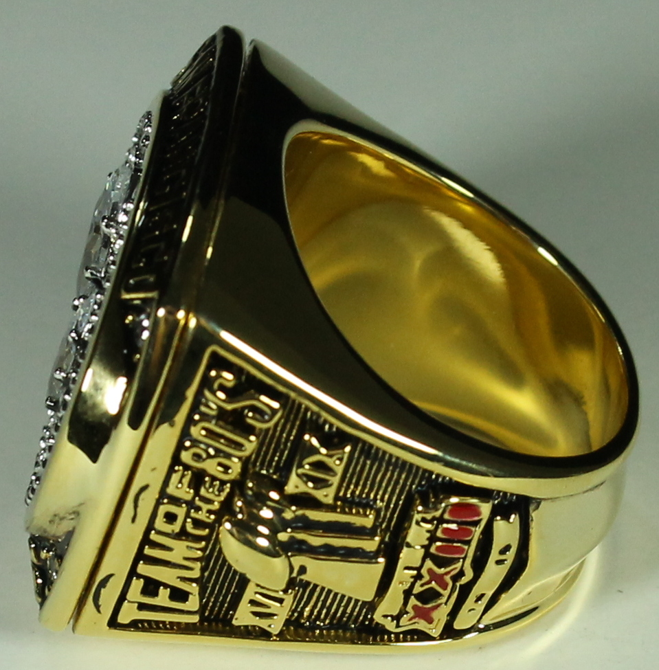 Joe Montana San Francisco 49ers High Quality Replica 1988 Super Bowl XXIII Ring with Cherry Wood Display Box at PristineAuction.com Joe Montana San Francisco 49ers High Quality Replica 1988 Super Bowl XXIII Ring with Cherry Wood Display Box at PristineAuction.com