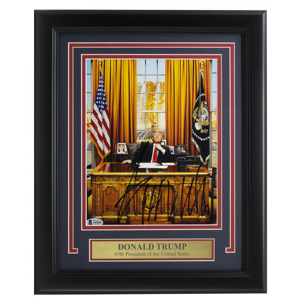 Donald Trump Signed 11x14 Custom Framed Photo Display (Beckett Hologram