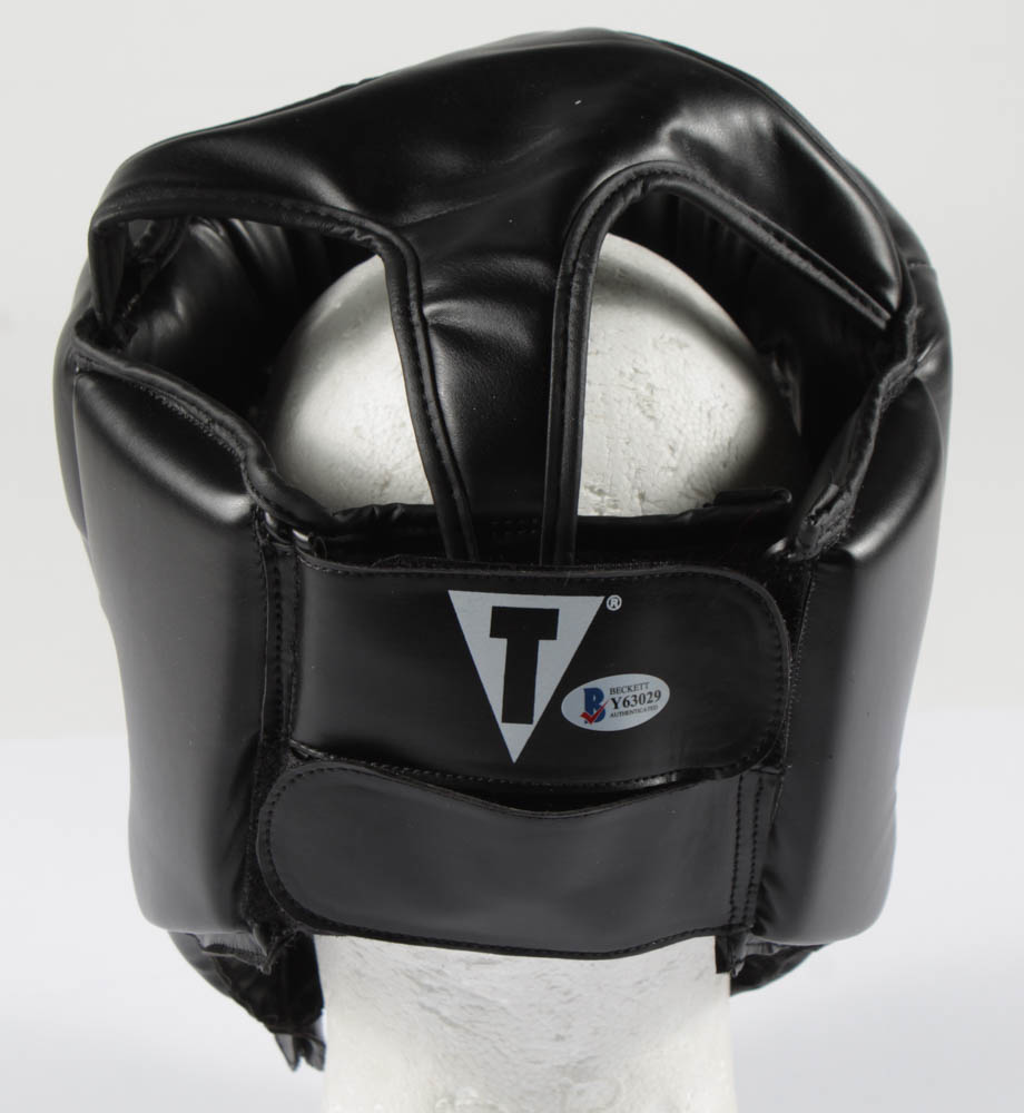 Julio Cesar Chavez Signed Title Classic Headgear (Beckett COA) at PristineAuction.com Julio Cesar Chavez Signed Title Classic Headgear (Beckett COA) at PristineAuction.com