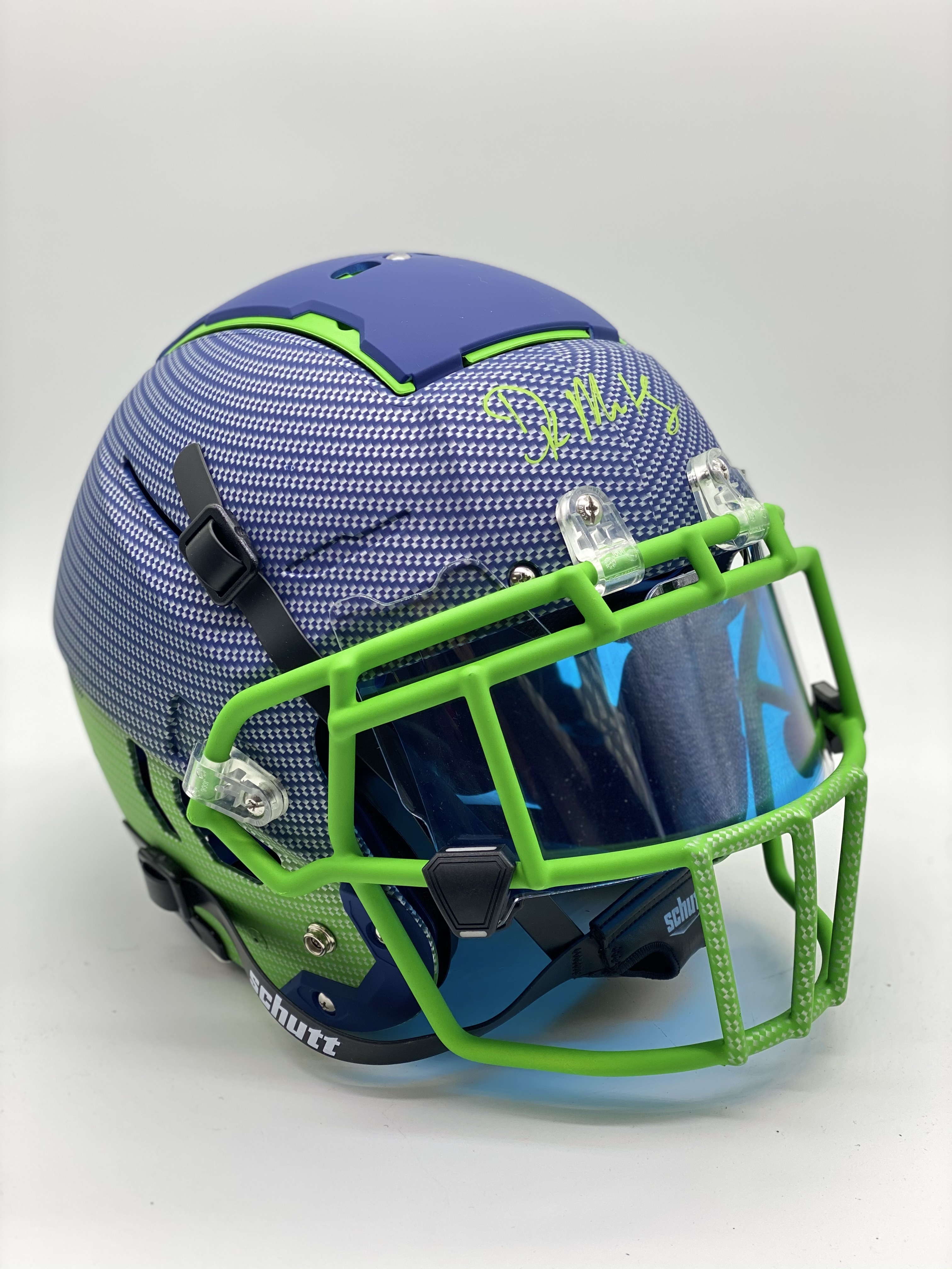 DK Metcalf Signed Full-Size Authentic On-Field Hydro-Dipped F7 Helmet with Visor (Beckett COA) at PristineAuction.com DK Metcalf Signed Full-Size Authentic On-Field Hydro-Dipped F7 Helmet with Visor (Beckett COA) at PristineAuction.com