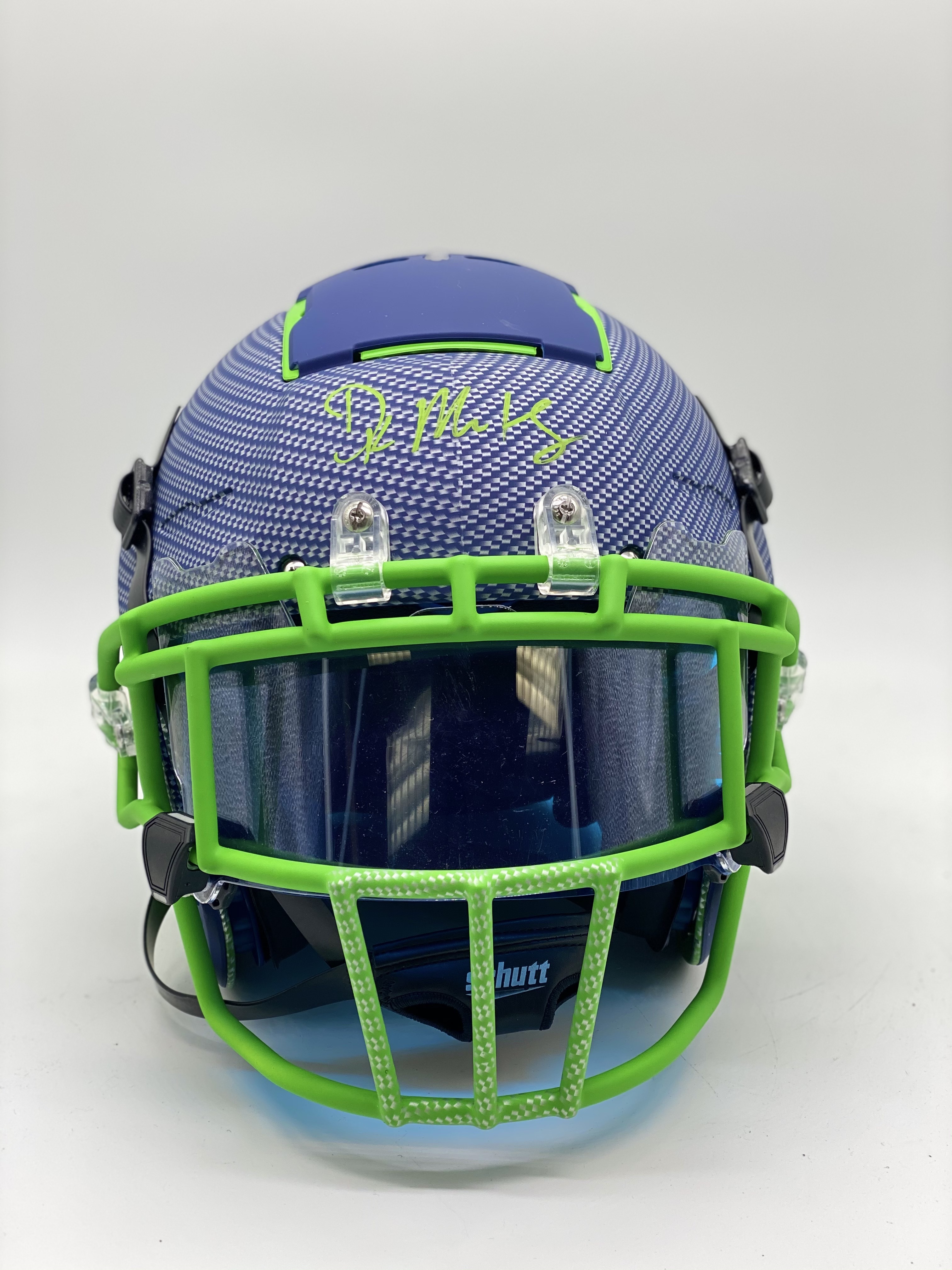 DK Metcalf Signed Full-Size Authentic On-Field Hydro-Dipped F7 Helmet with Visor (Beckett COA) at PristineAuction.com DK Metcalf Signed Full-Size Authentic On-Field Hydro-Dipped F7 Helmet with Visor (Beckett COA) at PristineAuction.com