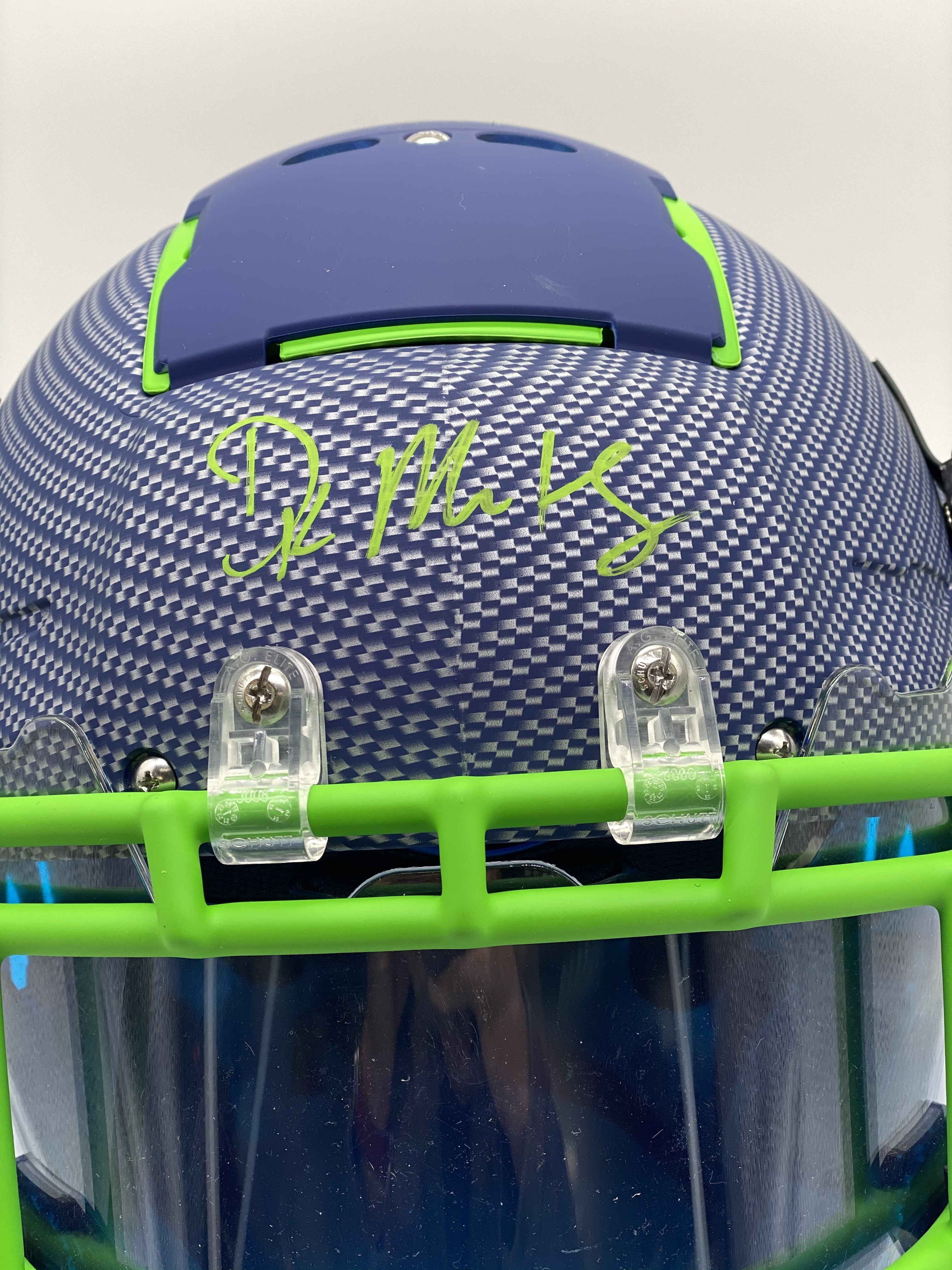 DK Metcalf Signed Full-Size Authentic On-Field Hydro-Dipped F7 Helmet with Visor (Beckett COA) at PristineAuction.com DK Metcalf Signed Full-Size Authentic On-Field Hydro-Dipped F7 Helmet with Visor (Beckett COA) at PristineAuction.com