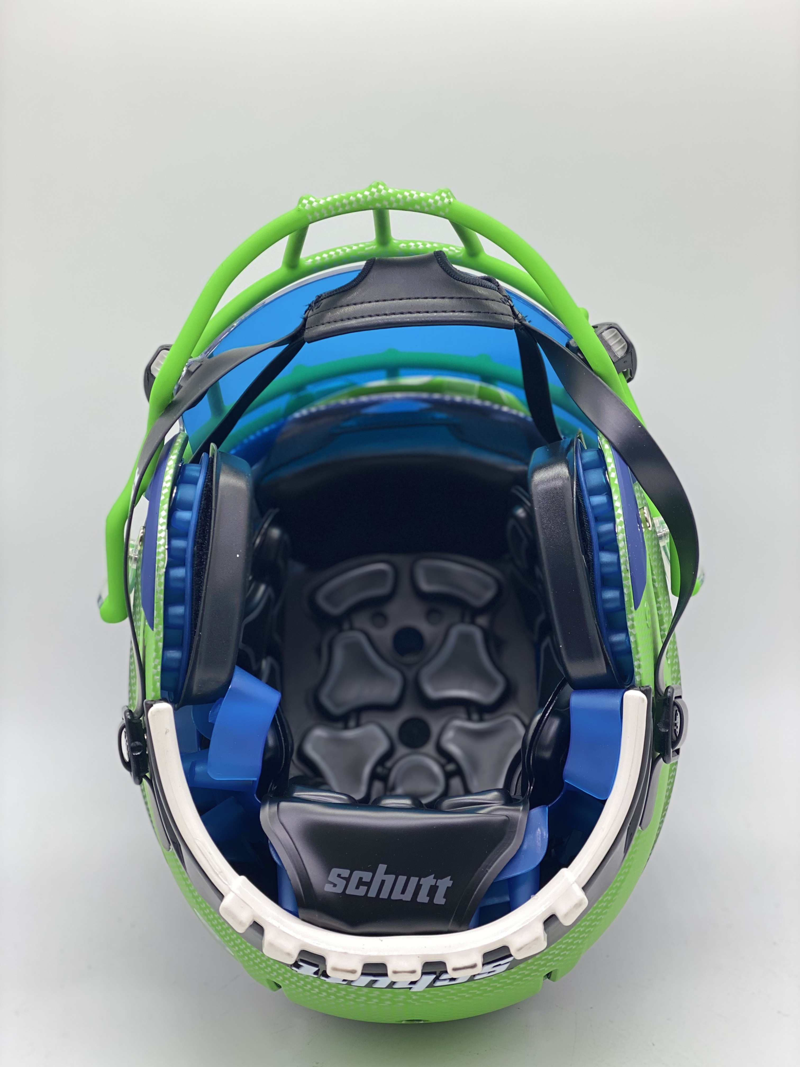 DK Metcalf Signed Full-Size Authentic On-Field Hydro-Dipped F7 Helmet with Visor (Beckett COA) at PristineAuction.com DK Metcalf Signed Full-Size Authentic On-Field Hydro-Dipped F7 Helmet with Visor (Beckett COA) at PristineAuction.com