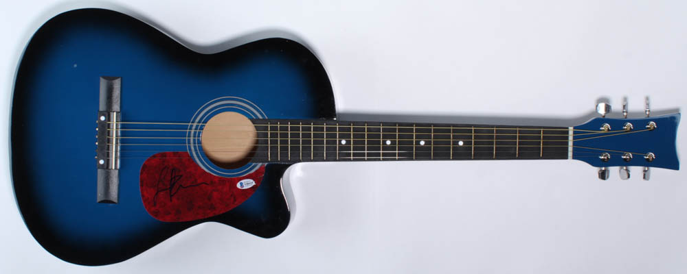 Lionel Richie Signed 38" Acoustic Guitar (Beckett COA) (See Description) at PristineAuction.com Lionel Richie Signed 38" Acoustic Guitar (Beckett COA) (See Description) at PristineAuction.com