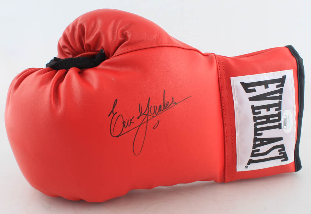Erik Morales Signed Everlast Boxing Glove (JSA COA) at PristineAuction.com Erik Morales Signed Everlast Boxing Glove (JSA COA) at PristineAuction.com