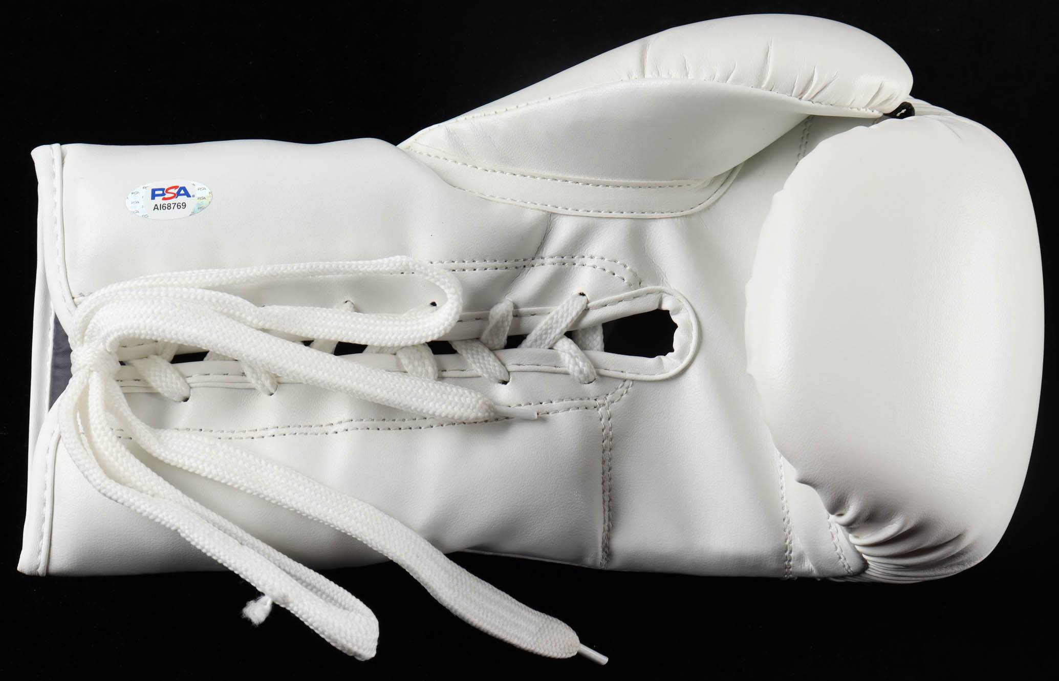 Floyd Mayweather Jr. Signed Boxing Glove (PSA Hologram) at PristineAuction.com Floyd Mayweather Jr. Signed Boxing Glove (PSA Hologram) at PristineAuction.com