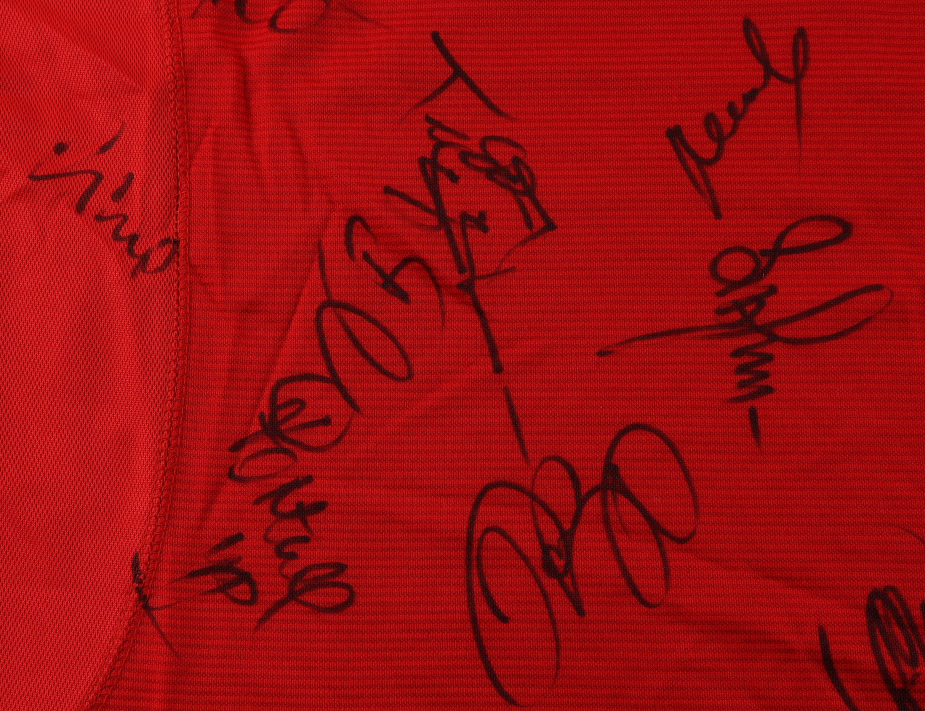 Manchester United F.C. Jersey Team-Signed By (18) With David Beckham, Teddy Sherringham, Ryan Giggs, Dwight Yorke, Ole Gunnar Solskjaer (JSA LOA) at PristineAuction.com Manchester United F.C. Jersey Team-Signed By (18) With David Beckham, Teddy Sherringham, Ryan Giggs, Dwight Yorke, Ole Gunnar Solskjaer (JSA LOA) at PristineAuction.com