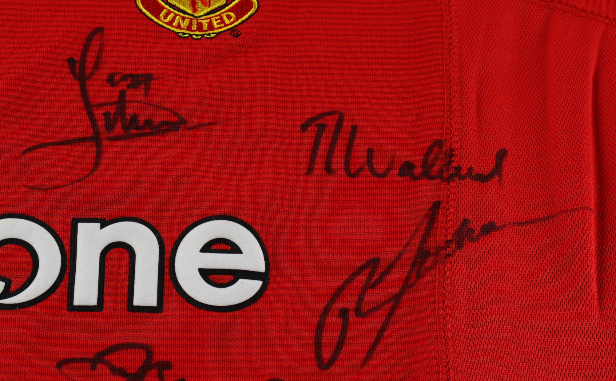 Manchester United F.C. Jersey Team-Signed By (18) With David Beckham, Teddy Sherringham, Ryan Giggs, Dwight Yorke, Ole Gunnar Solskjaer (JSA LOA) at PristineAuction.com Manchester United F.C. Jersey Team-Signed By (18) With David Beckham, Teddy Sherringham, Ryan Giggs, Dwight Yorke, Ole Gunnar Solskjaer (JSA LOA) at PristineAuction.com