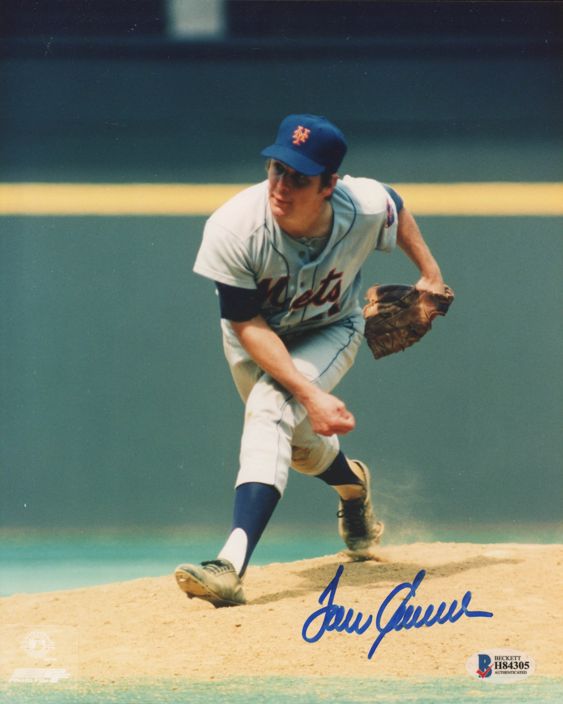 Tom Seaver Signed Mets 8x10 Photo (Beckett COA) at PristineAuction.com Tom Seaver Signed Mets 8x10 Photo (Beckett COA) at PristineAuction.com