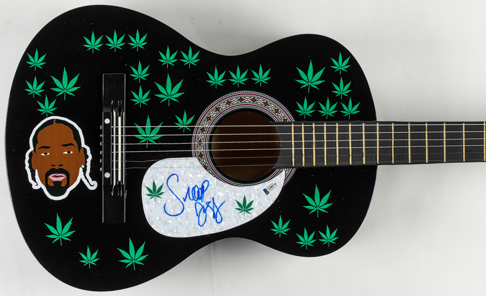 Snoop Dogg Signed 38" Acoustic Guitar (Beckett COA) at PristineAuction.com Snoop Dogg Signed 38" Acoustic Guitar (Beckett COA) at PristineAuction.com