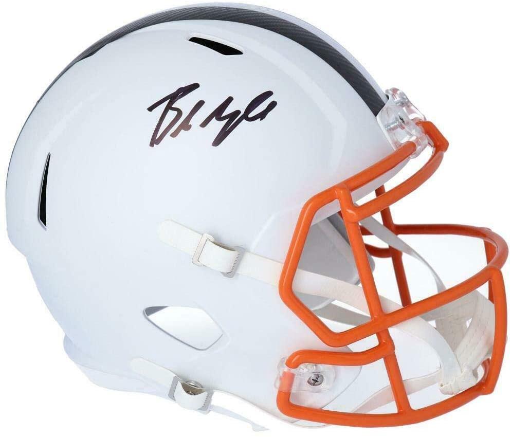 Game Day Legends Collector's Elite Helmet Edition - Series 2 #18/50 at PristineAuction.com Game Day Legends Collector's Elite Helmet Edition - Series 2 #18/50 at PristineAuction.com