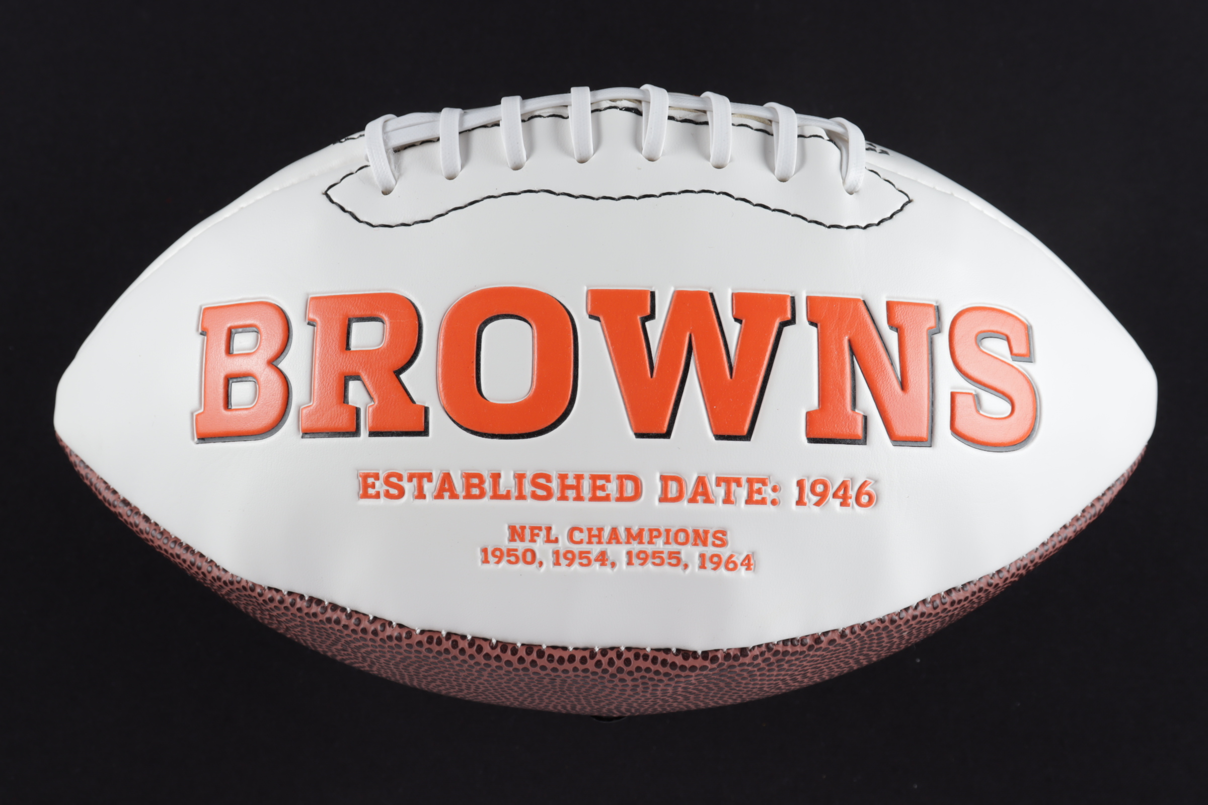 Peyton Hillis Signed Browns Logo Football (The Sports Mix COA) at PristineAuction.com Peyton Hillis Signed Browns Logo Football (The Sports Mix COA) at PristineAuction.com