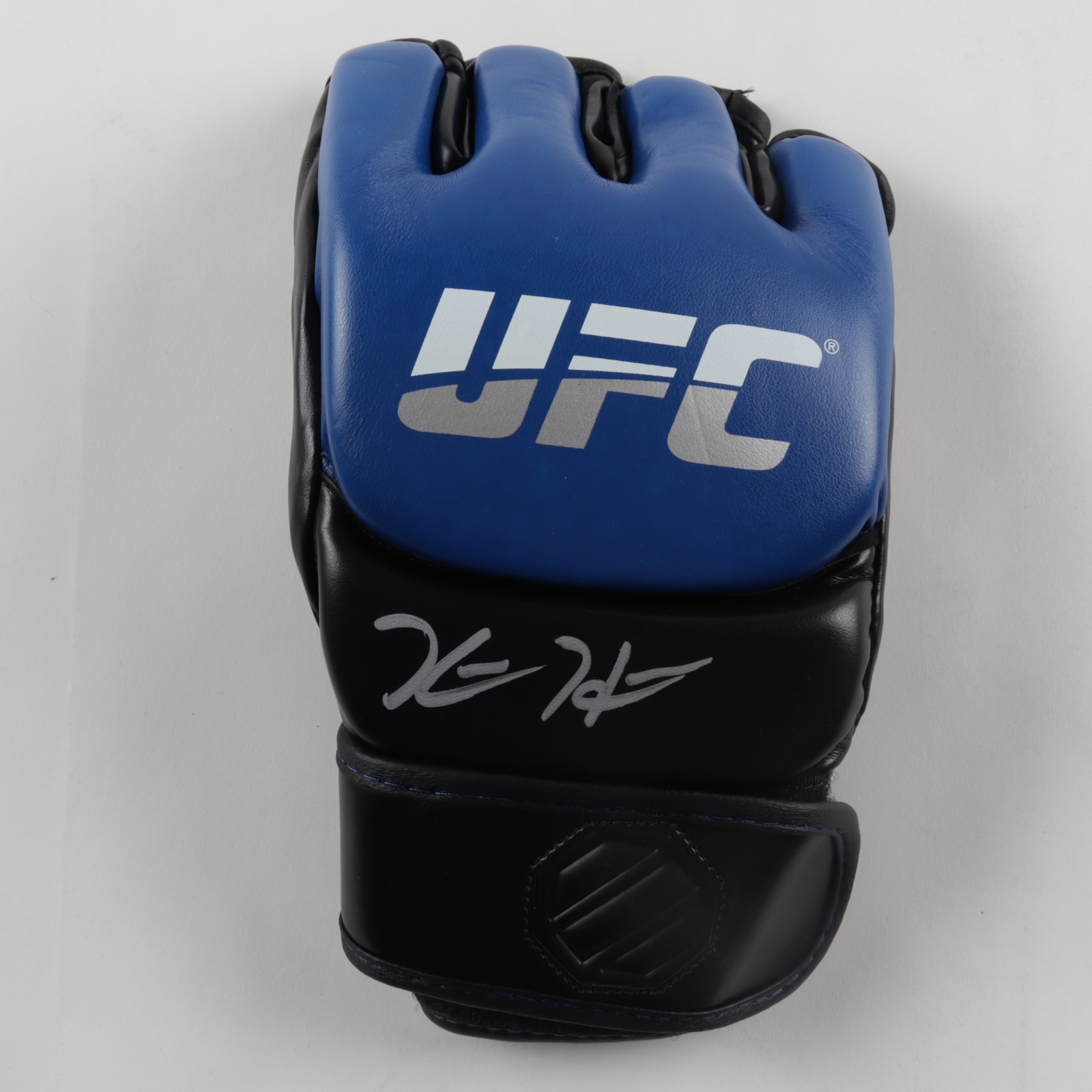 Kevin Holland Signed UFC Glove (Beckett COA) at PristineAuction.com Kevin Holland Signed UFC Glove (Beckett COA) at PristineAuction.com