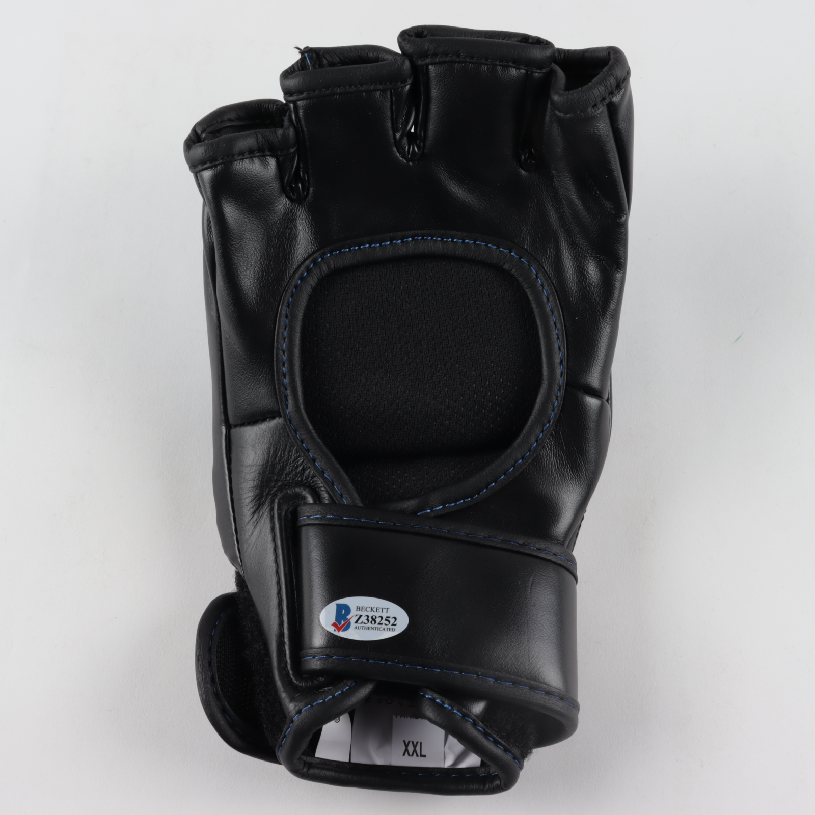 Kevin Holland Signed UFC Glove (Beckett COA) at PristineAuction.com Kevin Holland Signed UFC Glove (Beckett COA) at PristineAuction.com