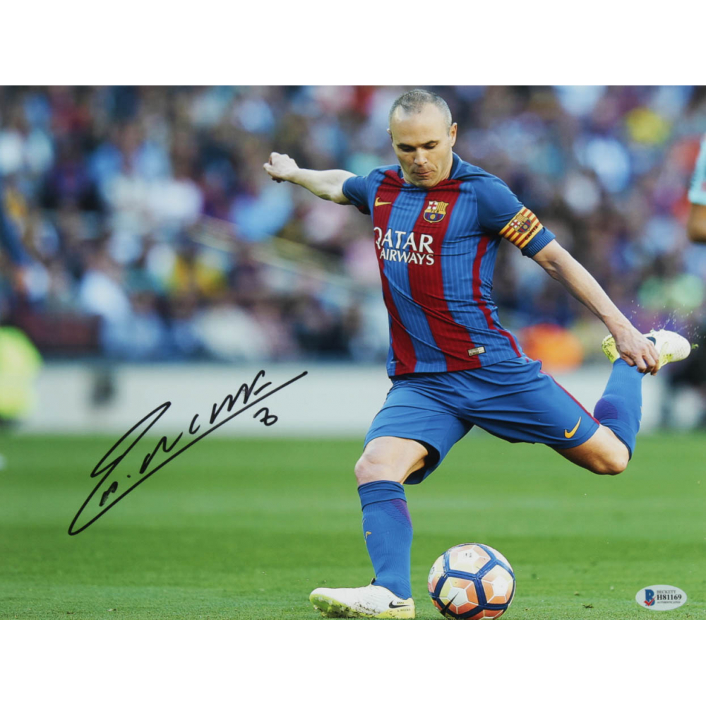 Andres Iniesta Signed FC Barcelona 11x14 Photo (Beckett COA) (See ...