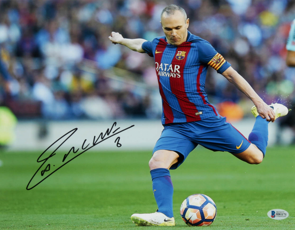 Andres Iniesta Signed FC Barcelona 11x14 Photo (Beckett COA