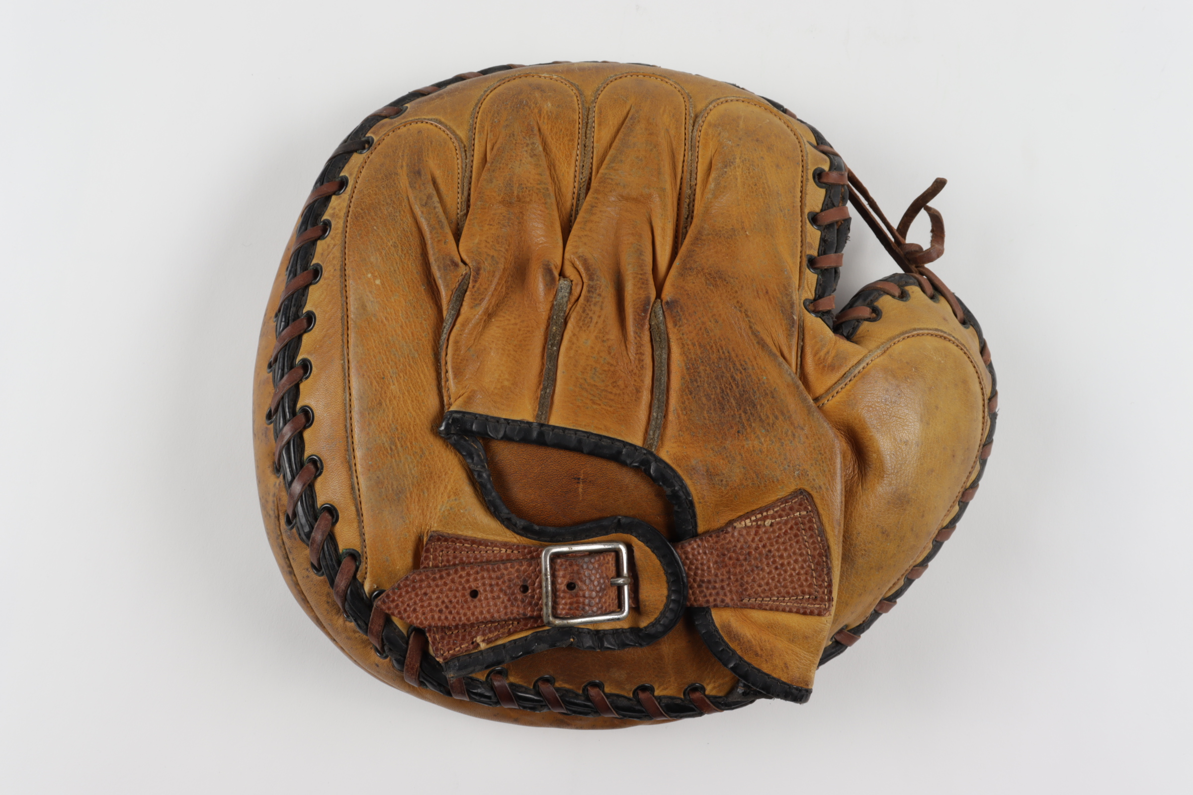 Vintage 1950's Strap Back Leather Catcher's Mitt at PristineAuction.com Vintage 1950's Strap Back Leather Catcher's Mitt at PristineAuction.com
