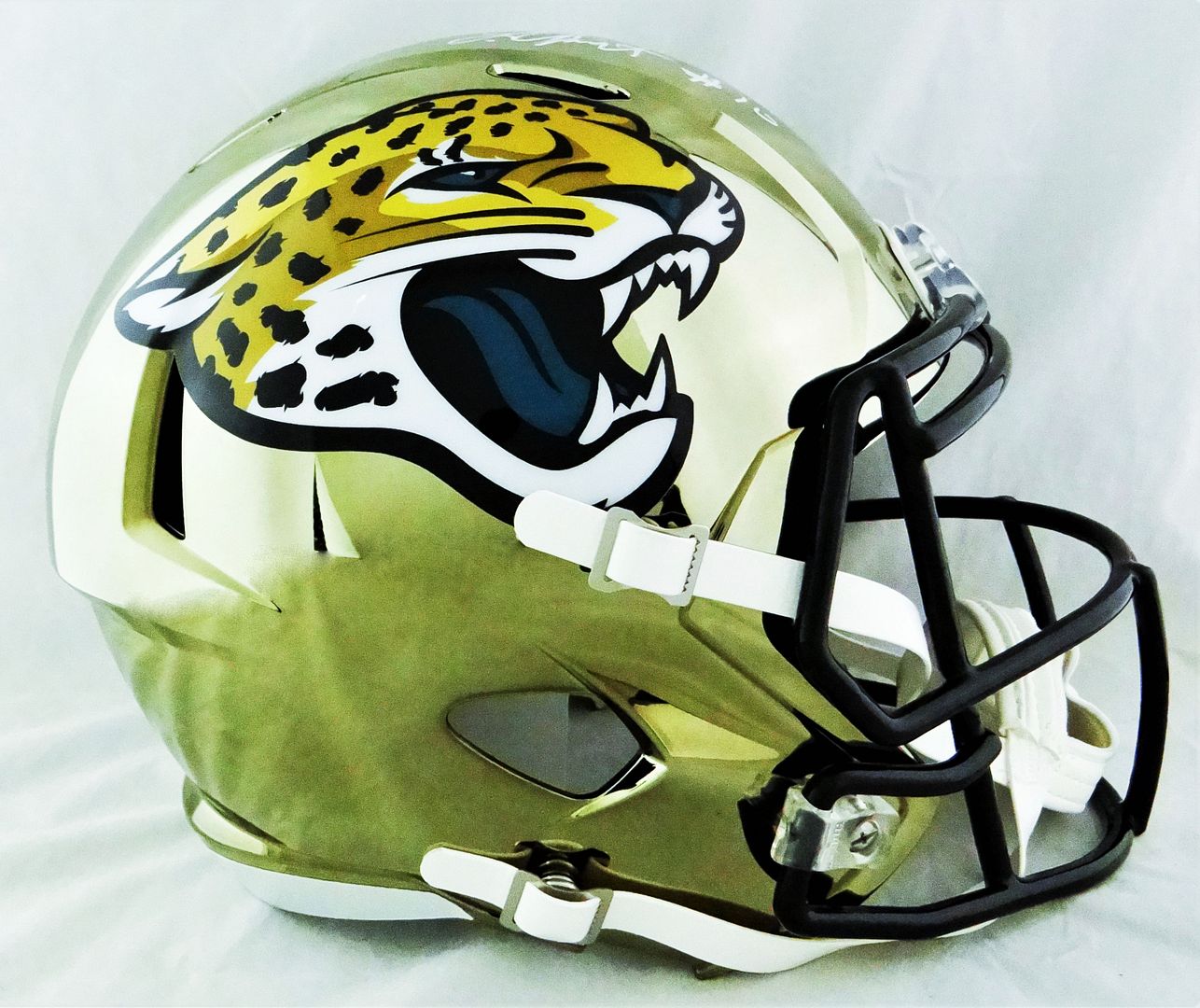 Laviska Shenault Signed Jaguars Full-Size Chrome Speed Helmet (Beckett) at PristineAuction.com Laviska Shenault Signed Jaguars Full-Size Chrome Speed Helmet (Beckett) at PristineAuction.com