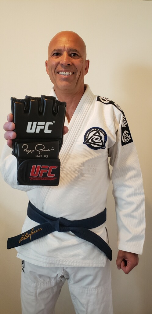 Royce Gracie Signed UFC Glove Inscribed "HOF 03" (PA COA) at PristineAuction.com Royce Gracie Signed UFC Glove Inscribed "HOF 03" (PA COA) at PristineAuction.com