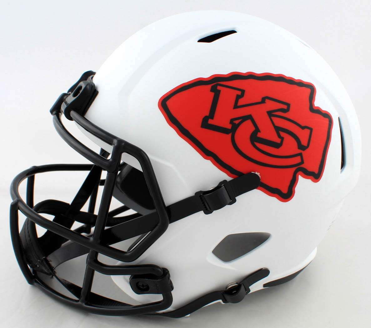 Tyreek Hill Signed Chiefs Full-Size Lunar Eclipse Alternate Speed Helmet (Beckett COA) (See Description) at PristineAuction.com Tyreek Hill Signed Chiefs Full-Size Lunar Eclipse Alternate Speed Helmet (Beckett COA) (See Description) at PristineAuction.com