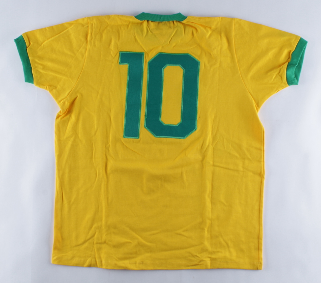 1970 Team Brazil Jersey Signed By (4) With Pele, Gerson, Jairzinho, & Carlos Alberto Torres (Beckett LOA) at PristineAuction.com 1970 Team Brazil Jersey Signed By (4) With Pele, Gerson, Jairzinho, & Carlos Alberto Torres (Beckett LOA) at PristineAuction.com