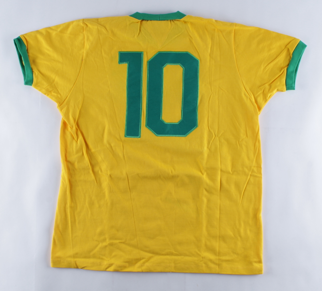 1970 Team Brazil Jersey Signed By (4) With Pele, Gerson, Jairzinho, & Carlos Alberto Torres (Beckett LOA) at PristineAuction.com 1970 Team Brazil Jersey Signed By (4) With Pele, Gerson, Jairzinho, & Carlos Alberto Torres (Beckett LOA) at PristineAuction.com