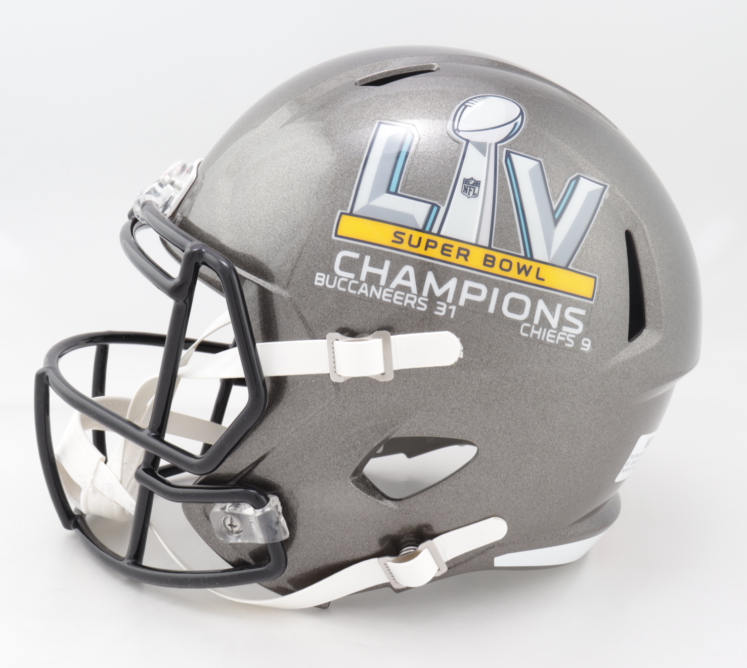 Jason Pierre-Paul Signed Buccaneers Full-Size Super Bowl LIV Champions Logo Speed Helmet (Beckett COA) (See Description) at PristineAuction.com Jason Pierre-Paul Signed Buccaneers Full-Size Super Bowl LIV Champions Logo Speed Helmet (Beckett COA) (See Description) at PristineAuction.com