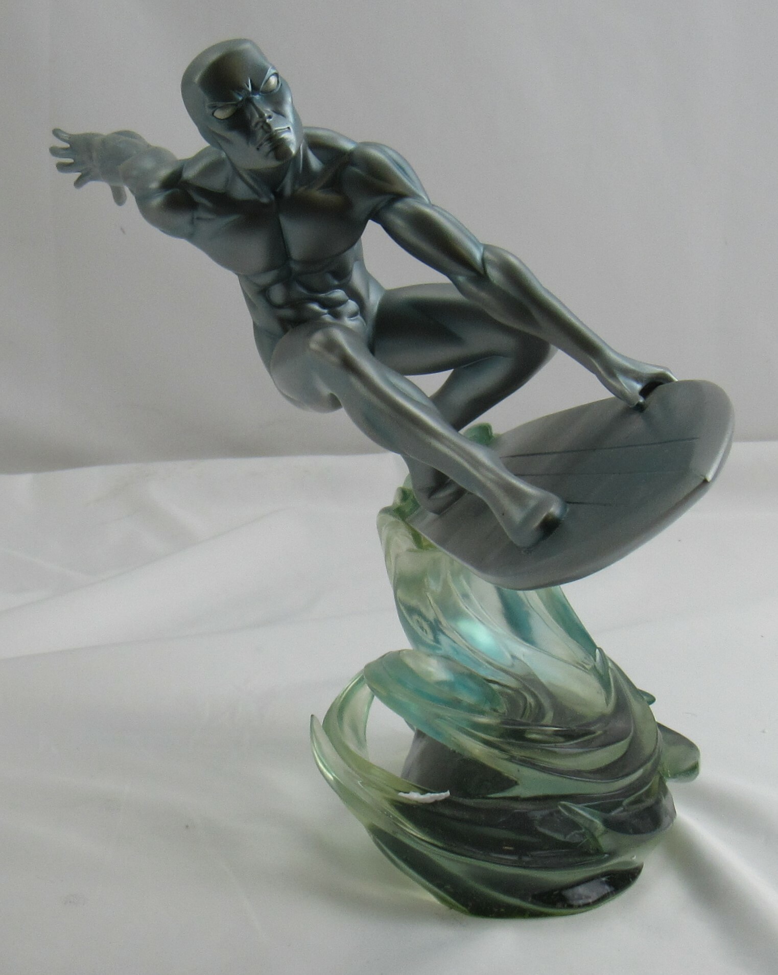 2005 Marvel Milestones "Silver Surfer" Art Asylum Diamond Select Statue Figurine at PristineAuction.com 2005 Marvel Milestones "Silver Surfer" Art Asylum Diamond Select Statue Figurine at PristineAuction.com